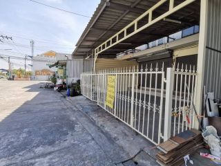 ขายด่วน ตึกแถว 2 ห้องติดกัน ใกล้พื้นที่ชุมชน น้ำไม่ท่วม เหมาะค้าขาย เปิดร้าน