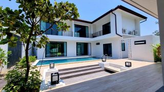 บ้านสวยใหม่ สไตล์โมเดิร์น สระว่ายน้ำส่วนตัว พร้อมสวนสวยพร้อมตกแต่งสวนน่าอยู่ 