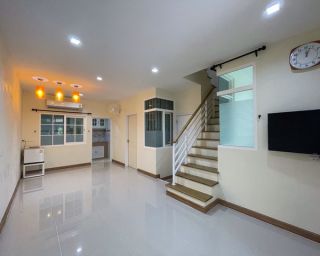 <a href='product.php?qid=168962' style='color:white;text-decoration: none;'>ขายด่วน ทาวน์โฮม 3 ชั้น Villete City พัฒนาการ 38 หลังมุม : <span class='text-info'><strong>Read More</strong><span></a>