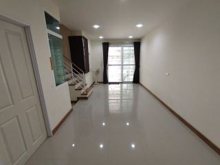 <a href='product.php?qid=168962' style='color:white;text-decoration: none;'>ขายด่วน ทาวน์โฮม 3 ชั้น Villete City พัฒนาการ 38 หลังมุม : <span class='text-info'><strong>Read More</strong><span></a>