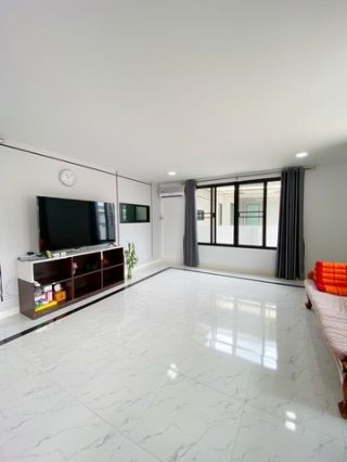 <a href='product.php?qid=170308' style='color:white;text-decoration: none;'>ขายด่วน บ้านเดี่ยวศรีราชา ตกแต่งพร้อมอยู่ โครงการ M village บึงไร่ : <span class='text-info'><strong>Read More</strong><span></a>