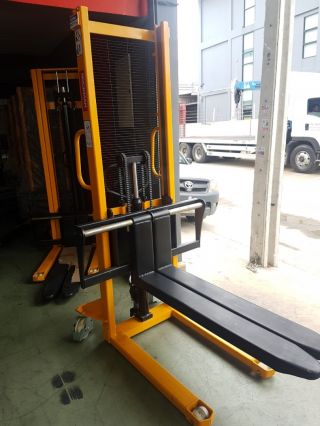 Manual Stacker ขนาด  1 ตัน ยกสูง  1.6  เมตร