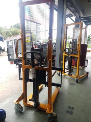 <a href='product.php?qid=17091' style='color:white;text-decoration: none;'>Manual Stacker ขนาด  1 ตัน ยกสูง  1.6  เมตร : <span class='text-info'><strong>Read More</strong><span></a>