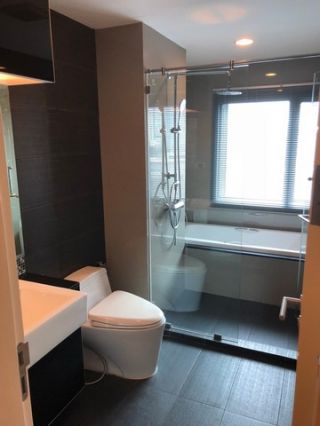 2 bedrooms available now!!! at The Crest Sukhumvit34, near BTS Thonglor