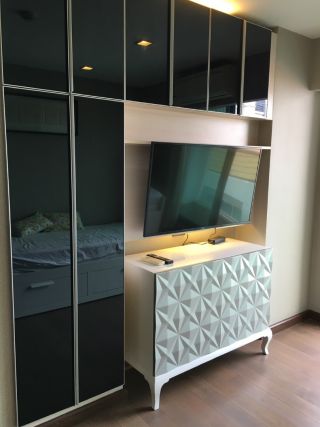 <a href='product.php?qid=176627' style='color:white;text-decoration: none;'>Sale Thonglor Condo fully furnished unblock view 1bedroom 39sqm special price  : <span class='text-info'><strong>Read More</strong><span></a>