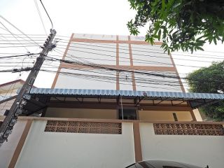 ขายราคาพิเศษ อพาร์ทเม้นท์ 3 ชั้น ขนาด 70 ตรว. 27ห้อง เนื้อที่กว้างขวาง ทำเลเยี่ยม คุ้มค่ามากๆ [รามอินทรา-พระยาสุเรนทร์9]