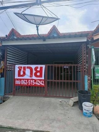 หมู่บ้านเทพวิรุฬ ซอยกระทิงแดง ประชาอุทิศคู่สร้าง ทาวน์เฮ้าส์ชั้นเดียว พื้นที่ 18 ตาราวงา มี 2 ห้องนอน 1 ห้องน้ำ 