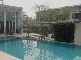 ทาวน์โฮม 2 ชั้น หน้ากว้าง 5.65 ม. 3 ห้องนอน 2 ห้องน้ำ จอดรถ 2 คัน