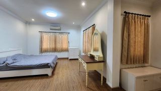 <a href='product.php?qid=240666' style='color:white;text-decoration: none;'>ให้เช่า บ้านสวย พร้อมสระส่วนตัว ในเมือง ใกล้โรงพยาบาลลานนา : <span class='text-info'><strong>Read More</strong><span></a>