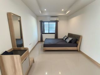 <a href='product.php?qid=240678' style='color:white;text-decoration: none;'>ให้เช่า บ้านสวย สไตล์นอร์ดิก โซนหนองหอย ใกล้รร.วารี : <span class='text-info'><strong>Read More</strong><span></a>