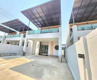 ปล่อยเช่าบ้านเดี่ยว2ชั้นบ้านใหม่พร้อมเฟอร์ฯใหม่ทั้งหมด  โซนหางดงขุนคง ห่างจากถนนใหญ่ ใกล้โรงเรียนนานาชาติลานนา โรงเรียนนานาชาติปัญญาเด่น 