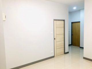 <a href='product.php?qid=264613' style='color:white;text-decoration: none;'>บ้านใหม่ทรงปั้นหยา สารภีกู่แดง 34 ตรว 2นอน 2น้ำ ไม่ถึง 2 ล้าน  : <span class='text-info'><strong>Read More</strong><span></a>