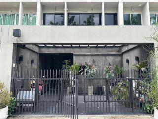 ให้เช่าบ้านเดี่ยว 3 ขั้น เนื้อที่ 63 ตร.วา หมู่บ้านธันธวัช ซอยลาซาล 71 บ้านสวยพร้อมอยู่ เข้าออกได้ 2 ทาง ซอยลาซาล 71 หรือซอยบางนาตราด 40 (N1-T1937)