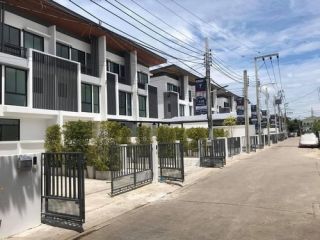 ขายบ้านเดี่ยว เนื้อที่ 300 ตร.วา หมู่บ้านสวนเอกเลคปาร์ควิลล่า หลังบ้านติดคลอง ย่านลําลูกกา คลอง 1 ใกล้ฟิวเจอร์ปาร์ครังสิต สนามบินดอนเมือง (N1-T1934)