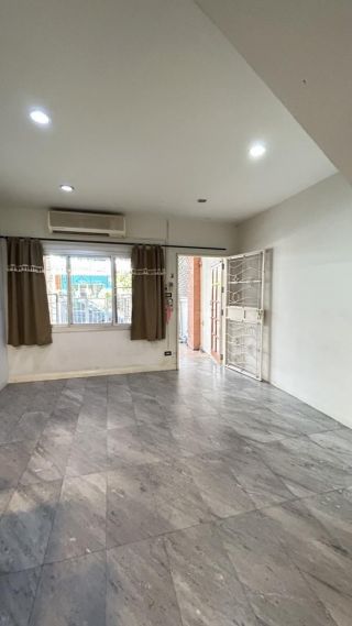 <a href='product.php?qid=276535' style='color:white;text-decoration: none;'>ให้เช่าทาวน์เฮาส์  3 ชั้น เนื้อที่ 20 ตร.วาโครงการบ้านกลางเมืองสุขุวิท 77 อ่อนนุชซอย 17  ใกล้สถานี BTS อ่อนนุช  : <span class='text-info'><strong>Read More</strong><span></a>