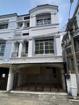 ขายบ้านเดี่ยว 2 ชั้น รีโนเวทใหม่ ย่านบางนา กม.5 บางนา-ตราดซอย56 ปากซอยตึกเนชั่นและโรงพยาบาล WIH ใกล้ห้างเซ็นทรัลบางนา ใกล้รถไฟฟ้าสายสีเหลือง