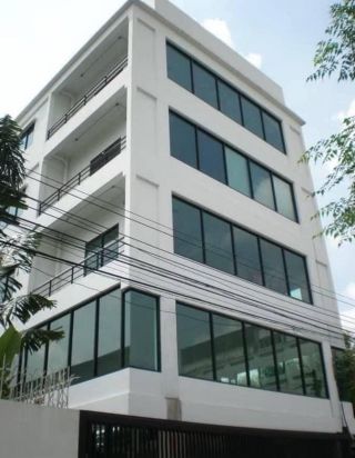 ให้เช่าบ้านเดี่ยว 3 ชั้นพร้อมสะว่ายน้ำ บ้านสร้างเอง ซอยอินทามะระ 29 แยก 1 ย่านสะพานควาย สุทธิสาร ใกล้ทางด่วน