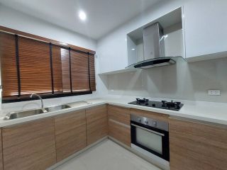 <a href='product.php?qid=295581' style='color:white;text-decoration: none;'>ขาย บ้านเดี่ยว เดอะคอมพลีท ศรีราชา ราคาขาย 6.65 ล้านบาท ขนาด 50 ตร.ว. แบบ 3 ห้องนอน 3 ห้องน้ำ : <span class='text-info'><strong>Read More</strong><span></a>