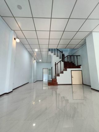 <a href='product.php?qid=313143' style='color:white;text-decoration: none;'>ขายทาวน์โฮม 3 ชั้น หมู่บ้านลัลลี่วิลล์ ซอยศรีด่าน 22 รีโนเวทพร้อมเข้าอยู่ : <span class='text-info'><strong>Read More</strong><span></a>