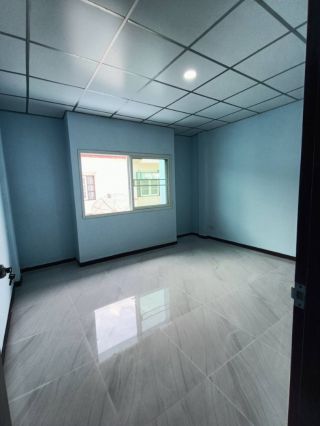 <a href='product.php?qid=313143' style='color:white;text-decoration: none;'>ขายทาวน์โฮม 3 ชั้น หมู่บ้านลัลลี่วิลล์ ซอยศรีด่าน 22 รีโนเวทพร้อมเข้าอยู่ : <span class='text-info'><strong>Read More</strong><span></a>