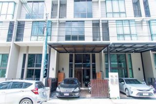 ขายทาวน์โฮม 3.5 ชั้น หมู่บ้าน พาทิโอ พัฒนาการ 32 ราคาดีที่สุดในโครงการ