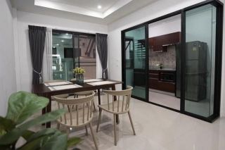 <a href='product.php?qid=349302' style='color:white;text-decoration: none;'>PB4540 ให้เช่าทาวน์โฮม ซอยลาดพร้าว107 โครงการ Supalai Essence ใกล้ MRTสถานีลาดพร้าว 101   : <span class='text-info'><strong>Read More</strong><span></a>