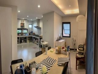 <a href='product.php?qid=372061' style='color:white;text-decoration: none;'>FPL1144ขายด่วน บ้านเดี่ยว 2 หลัง พร้อมโกดังเก็บของ บนเนื้อที่ 164 ตรว. ซอยลาดพร้าว 101 บ้านสภาพดีมาก หลังมุม ใกล้เซ็นทรัลอีสวิลล์ : <span class='text-info'><strong>Read More</strong><span></a>