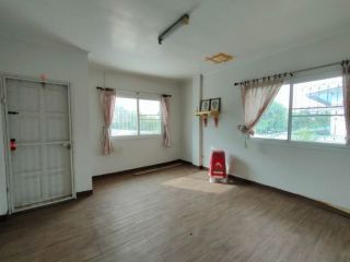 <a href='product.php?qid=372180' style='color:white;text-decoration: none;'>ขายทาวน์เฮ้าส์ 2 หลัง ทะลุกัน หมู่บ้านสินทวีงามเจริญ ท่าข้าม พระราม 2 เนื้อที่ 41 ตร.วา 4 ห้องนอน 3 ห้องน้ำ 1 ห้องเก็บของ 1 ครัว : <span class='text-info'><strong>Read More</strong><span></a>