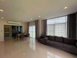 โครงการ เศรษฐสิริ พัฒนาการ พัฒนาการ87 แบบบ้าน สันติสุข : บ้านเดี่ยว 2 ชั้น พื้นที่ใช้สอย ประมาณ 194 ตร.ม.