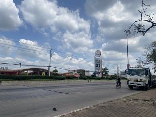 ที่ดิน 3--1--94 ไร่ ริมถนนเพชรเกษม  อ้อมน้อย แปลงรูปสี่เหลี่ยม ทำเลดี
