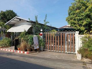 ขาย บ้านเดี่ยว ชั้นเดียว หัวมุม ใกล้ สวนหลวง ร. 9 บึงหนองบอน ซ. เฉลิมพระเกียรติ 9 พท 55 ตรว 3 นอน ประเวศ 4.9 ล้าน เดินทางสะดวก ใกล้ถนนใหญ่ 