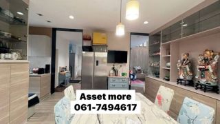 ขายบ้านเดี่ยว 2 ชั้น ขนาด 95.6 ตรว. พื้นที่ใช้สอย 334 ตรม บ้านหันทิศเหนือ มี 4ห้องนอน 5 ห้องน้ำ ห้องแม่บ้าน และมี 2 ห้องครัว