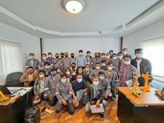 รับอบรมโอเวอร์เฮดเครนเครนอยู่กับที่เครนในโรงงาน บริษัทที่รับอบรมสี่ผู้