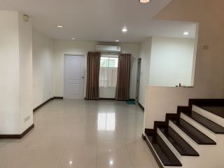 <a href='product.php?qid=41767' style='color:white;text-decoration: none;'>ให้เช่าคอนโด ใจกลางเมือง มิลเลนเนียม เรสซิเดนซ์ แอท สุขุมวิท ใกล้รถไฟฟ้า BTS อโศก และ MRT สุขุมวิท  : <span class='text-info'><strong>Read More</strong><span></a>