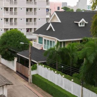 <a href='product.php?qid=422878' style='color:white;text-decoration: none;'>ขาย/ให้เช่า บ้านเดี่ยว – ซอยแบริ่ง 26 (Fantasia Villa) บ้านมุมโครงการ บรรยากาศสงบ : <span class='text-info'><strong>Read More</strong><span></a>
