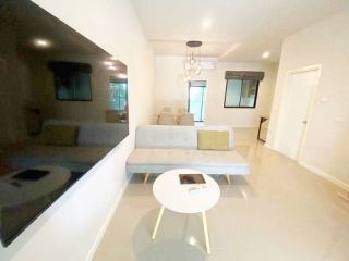 <a href='product.php?qid=428266' style='color:white;text-decoration: none;'>ให้เช่า ทาวน์โฮม 2 ชั้น 2 นอน 2 น้ำ ใกล้ เซ็นทรัล เวสต์เกต และ ใกล้ รถไฟฟ้าสายสีม่วง สถานีคลองบางไผ่ : <span class='text-info'><strong>Read More</strong><span></a>
