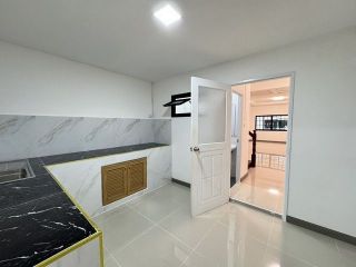 <a href='product.php?qid=436429' style='color:white;text-decoration: none;'>ขายทาวน์เฮ้าส์ 2 ชั้น  หมู่บ้านลัลลี่วิลล์ 2 รีโนเวทใหม่ทั้งหลัง พร้อมอยู่  : <span class='text-info'><strong>Read More</strong><span></a>
