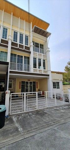 ขายทาวน์โฮม 3ชั้น โกลเด้น ซิตี้ อ่อนนุช-พัฒนาการ หลังริม 37 ตรวา พื้นที่ใช้สอยเยอะ 