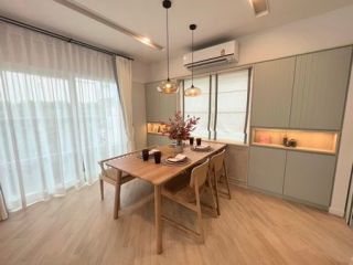 <a href='product.php?qid=466477' style='color:white;text-decoration: none;'>ขายทาวน์เฮ้าส์ 4 ชั้น หลังใหญ่! หมู่บ้านทรัพย์สมบูรณ์ ประชาอุทิศ-ทุ่งครุ ราคา 2,750,000 บาท : <span class='text-info'><strong>Read More</strong><span></a>