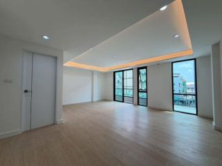 <a href='product.php?qid=472639' style='color:white;text-decoration: none;'>ทาวน์โฮม Sukhumvit 101 รีโนเวทใหม่พร้อมอยู่4 นอน 6ห้องน้ำ ใกล้ BTS ปุณณวิถี : <span class='text-info'><strong>Read More</strong><span></a>