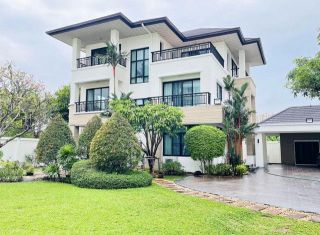ให้เช่าบ้านเดี่ยว3ชั้นหลังใหญ่ซ.รัชดา32 มี4ห้องนอน4ห้องน้ำ พื้นที่450 ตรม.ที่จอดรถ 5-6 คัน