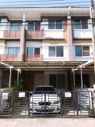  ให้เช่า ทาวน์โฮม 3 ชั้น ม.ทาวน์พลัส อ่อนนุช-ลาดกระบัง บ้านสวย เฟอร์ครบพร้อมอยู่ ราคา 22,000 บาท