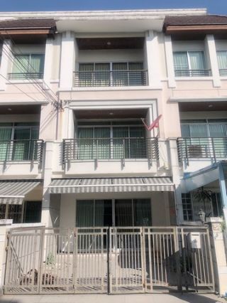  ขาย ทาวน์โฮม 3 ชั้น ม.บ้านกลางเมือง โมนาโค ศรีนครินทร์-พัฒนาการ บ้านสวยสภาพดี ราคา 3.99 ล้านบาท
