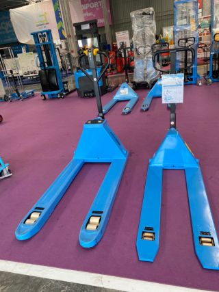 <a href='product.php?qid=48303' style='color:white;text-decoration: none;'>แฮนด์พาเลทรุ่น รับน้ำหนัก 2.5 ตัน  Hand Pallet Truck 2. 5 Tons : <span class='text-info'><strong>Read More</strong><span></a>