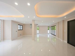 <a href='product.php?qid=486389' style='color:white;text-decoration: none;'>HS 1971 ขายบ้านเดี่ยวหรู 2 ชั้น 80 ตรว 4 ห้องนอน บางนาตราด ซอย 12 รีโนเวทใหม่ทั้งหลัง ใกล้ Central บางนา : <span class='text-info'><strong>Read More</strong><span></a>