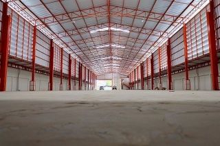 โกดัง Warehouse 1,600 ตร.ม. ใกล้ Suvarnbhumi Airportซอยลาดกระบัง ให้เช่า ขอใบ รง.ได้ (พื้นที่ สีแดง)