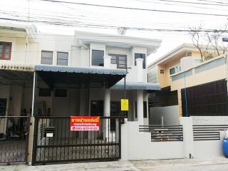 ขายบ้านแฝด รีโนเวทใหม่ ม. รุ่งเรืองธานี รร. อัมพรไพศาล 4 นอน 2 น้ำ 37 ตร. วา