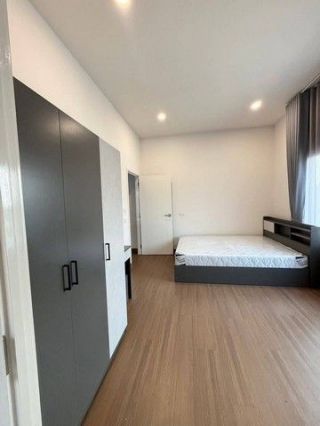 ให้เช่าบ้านเดี่ยว Britania บางนา-ศรีวารี Pet Friendly 4 ห้องนอน 4 ห้องน้ำ พื้นที่ 190 ตร.ม. ใกล้สนามบินสุวรรณภูมิ ราคา 65000 บาท