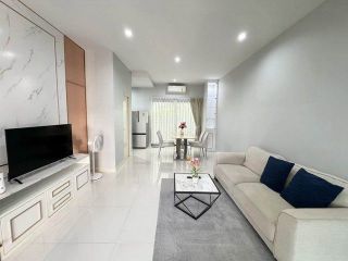 <a href='product.php?qid=501506' style='color:white;text-decoration: none;'>รหัสC7278 บ้านตกแต่งพร้อมอยู่ ให้เช่าบ้านเดี่ยว 2ชั้น หมู่บ้านบางกอก บูเลอวาร์ด พระราม 9-ศรีนครินทร์ : <span class='text-info'><strong>Read More</strong><span></a>