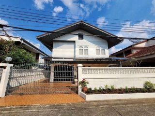ให้เช่า บ้านเดี่ยวหลังใหญ่ 2 ชั้น ประชาราษฎร์บำเพ็ญ 17 แยก 8 เนื้อที่ 70 ตรว 6นอน 4น้ำ บ้านพร้อมชม เฟอร์ครบ พร้อมอยู่ - ghd000870R